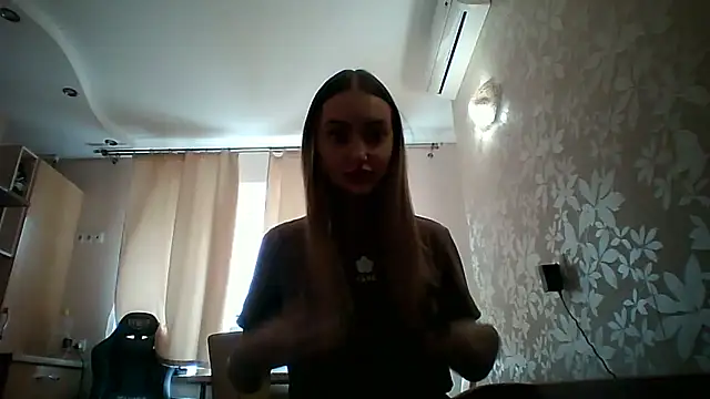 Snapshot of Lisanta chatting on April 2026 08:05:02 AM Lisanta online show from April 2026 08:05:02 AM
