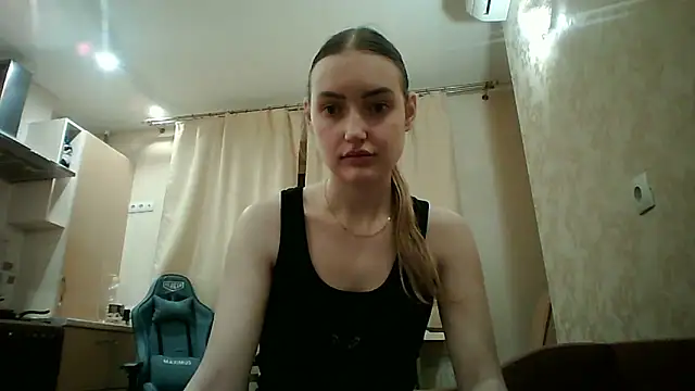 Lisanta online show from April 2026 06:03:02 PM