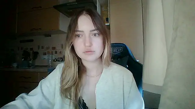 Snapshot of Lisanta chatting on May 2026 04:01:01 PM Lisanta online show from May 2026 04:01:01 PM