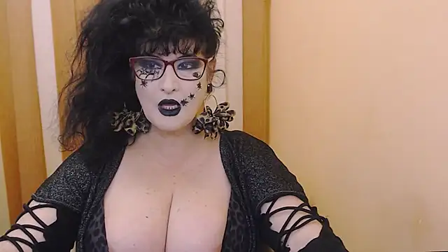 Snapshot of QuuenOfSin chatting on October 2025 09:32:02 PM QuuenOfSin online show from October 2025 09:32:02 PM