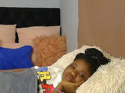 julianaa19 online show from May 2026 01:43:01 AM