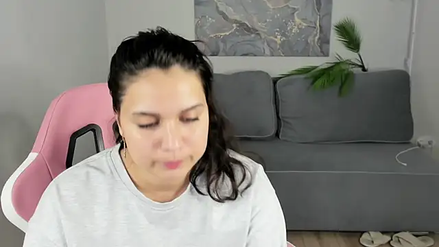 Vivien Ross online show from May 2026 04:12:02 PM