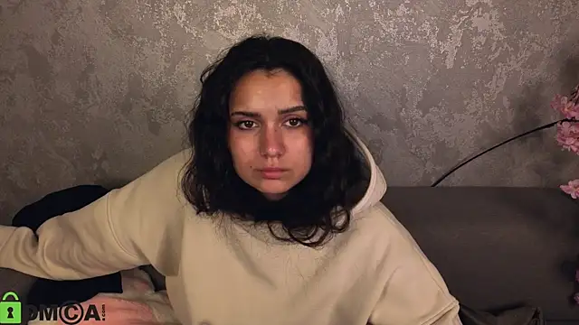 Vivien Ross online show from May 2026 01:07:01 PM
