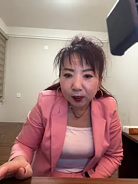 Snapshot of lucy-698 chatting on May 2026 12:32:02 PM lucy-698 online show from May 2026 12:32:02 PM