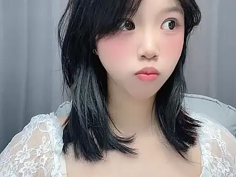 TwinXXyan online show from April 2026 01:35:01 PM