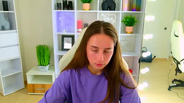 NadinnL online show from April 2026 06:53:02 AM