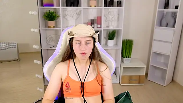 NadinnL online show from June 2026 06:24:01 AM