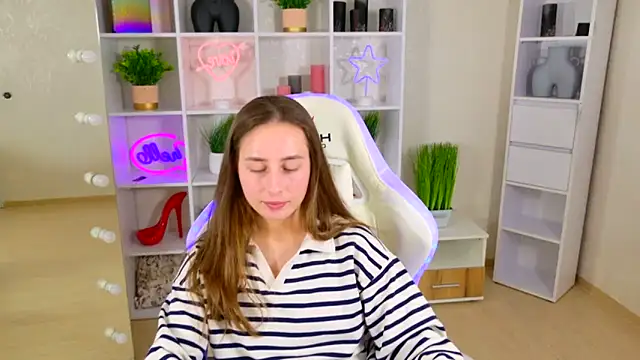 NadinnL online show from April 2026 06:40:01 AM