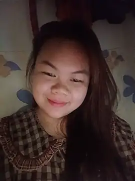 Truxcy1 online show from May 2026 04:37:01 PM