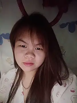 Truxcy1 online show from May 2026 05:35:02 PM