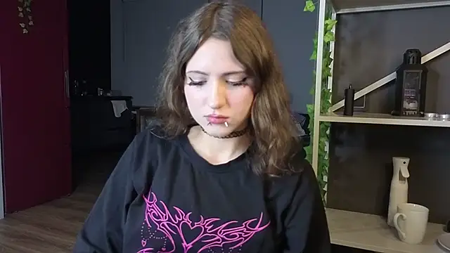 lovergirl4me online show from June 2026 05:39:02 PM