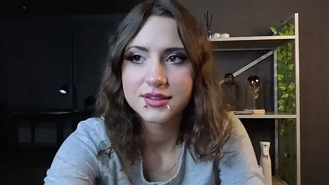 lovergirl4me online show from June 2026 06:05:02 PM