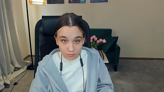 MarianHenaire online show from April 2026 10:22:02 AM