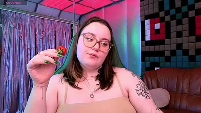 Snapshot of CatherineClaire chatting on May 2026 04:36:02 PM CatherineClaire online show from May 2026 04:36:02 PM