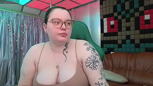 Snapshot of CatherineClaire chatting on May 2026 11:07:02 AM CatherineClaire online show from May 2026 11:07:02 AM