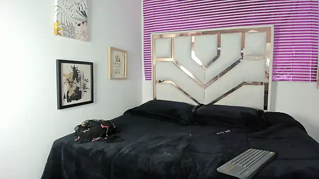 Milf vero online show from May 2026 03:08:01 PM