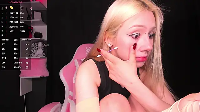 Lyra Viel online show from June 2026 04:23:02 PM