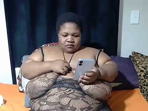 Snapshot of BBWMIDGET40 chatting on May 2026 04:11:02 PM BBWMIDGET40 online show from May 2026 04:11:02 PM