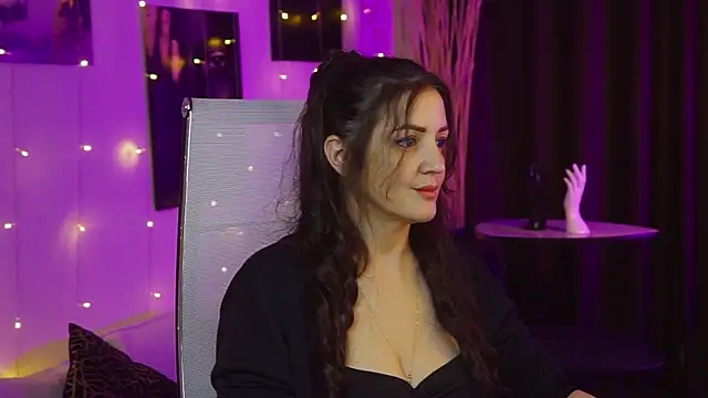 AureliaVane online show from June 2026 03:39:01 PM