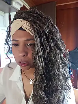 Snapshot of Ivon_C chatting on May 2026 01:40:02 PM Ivon C online show from May 2026 01:40:02 PM