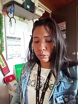 Snapshot of Ivon_C chatting on May 2026 01:19:02 PM Ivon C online show from May 2026 01:19:02 PM