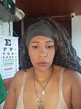 Snapshot of Ivon_C chatting on May 2026 01:06:02 PM Ivon C online show from May 2026 01:06:02 PM