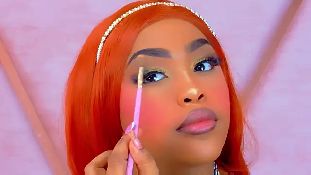 TiannahGlow online show from May 2026 01:14:01 PM