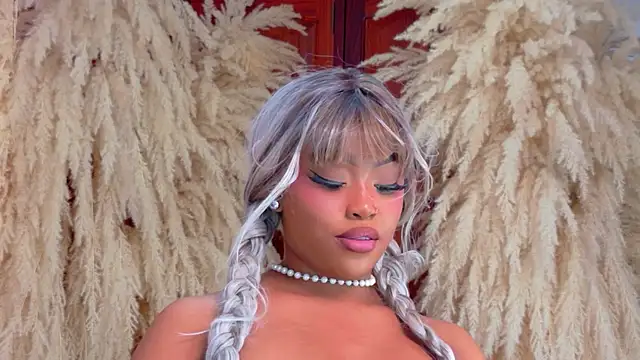 Snapshot of TiannahGlow chatting on July 2026 04:14:02 PM TiannahGlow online show from July 2026 04:14:02 PM