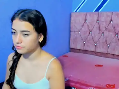 Snapshot of princess_emma18 chatting on June 2026 10:04:01 PM princess emma18 online show from June 2026 10:04:01 PM