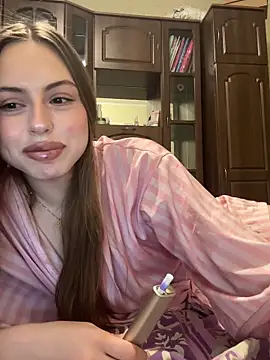LOLAskk online show from June 2026 10:19:01 PM