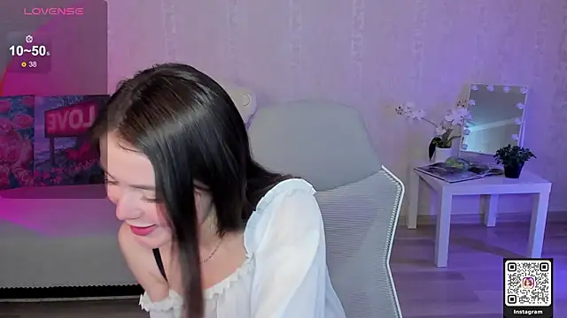 LinnLove online show from May 2026 07:01:02 AM