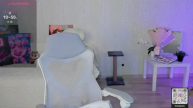 LinnLove online show from June 2026 07:09:01 AM