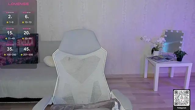 LinnLove online show from May 2026 07:01:02 AM