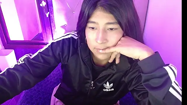 Miathonsom online show from April 2026 08:43:01 PM