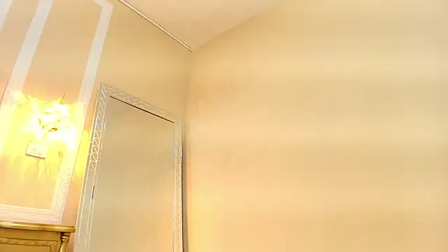 Snapshot of PaulineKosh chatting on June 2026 08:35:02 PM PaulineKosh online show from June 2026 08:35:02 PM