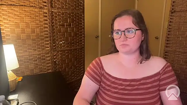 lucy-comes-true online show from April 2026 07:18:01 PM