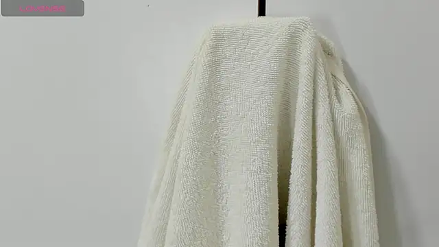 mia novoa  online show from April 2026 10:27:01 PM