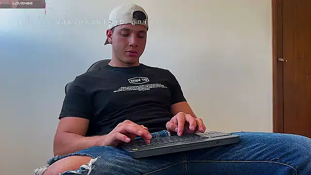 Snapshot of Maxx_valiant chatting on May 2026 07:36:02 PM Maxx valiant online show from May 2026 07:36:02 PM