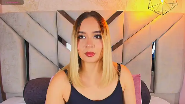 Snapshot of Sofia_pamela_ chatting on June 2026 06:35:01 PM Sofia pamela online show from June 2026 06:35:01 PM
