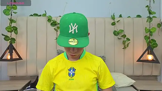 milan zapata online show from May 2026 10:40:02 PM