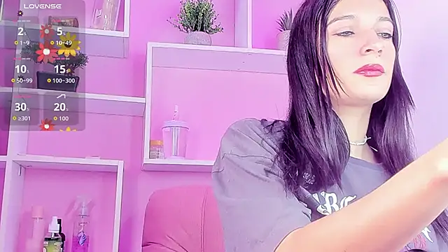 Snapshot of MilaWhitte chatting on June 2026 04:39:01 PM MilaWhitte online show from June 2026 04:39:01 PM
