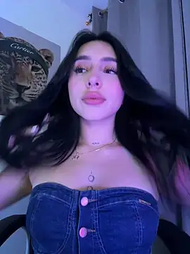 IsabellaNoir  online show from May 2026 11:46:02 PM