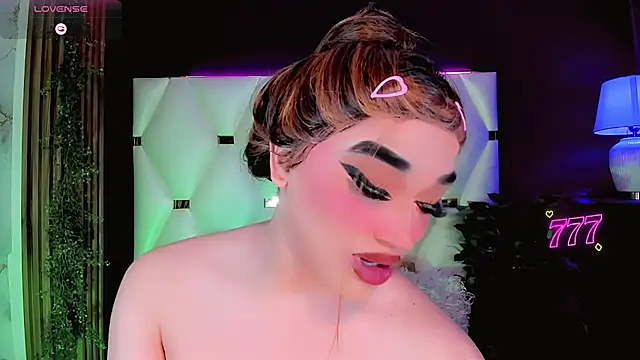 Snapshot of Camila_Vasquezz1 chatting on June 2026 12:00:02 PM Camila Vasquezz1 online show from June 2026 12:00:02 PM