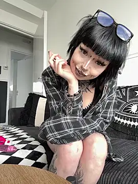 Snapshot of Cherry_Bomb_xoxo chatting on April 2026 02:25:01 PM Cherry Bomb xoxo online show from April 2026 02:25:01 PM