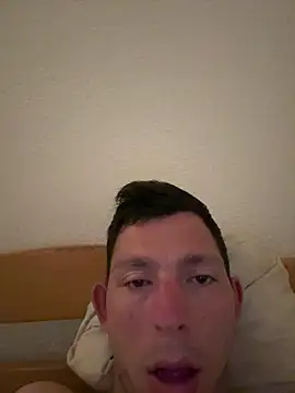 hadrie69 online show from April 2026 09:32:01 PM