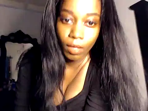 Snapshot of Enchantriss chatting on May 2026 01:00:02 AM Enchantriss online show from May 2026 01:00:02 AM