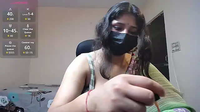 -Queenie online show from May 2026 08:31:02 PM
