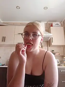 LoisFox online show from June 2026 06:51:02 AM