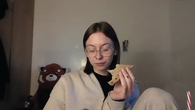 JuicyErika online show from May 2026 07:44:02 PM