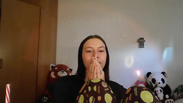 JuicyErika online show from April 2026 05:47:02 PM